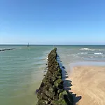 Loovael Vue Sur Port De Plaisance Et Courseulles-sur-Mer
