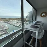 Loovael Vue Sur Port De Plaisance Et Courseulles-sur-Mer