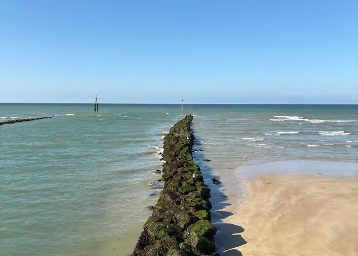 Loovael Vue Sur Port De Plaisance Et Courseulles-sur-Mer